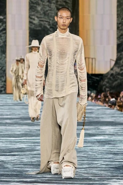 Look 30